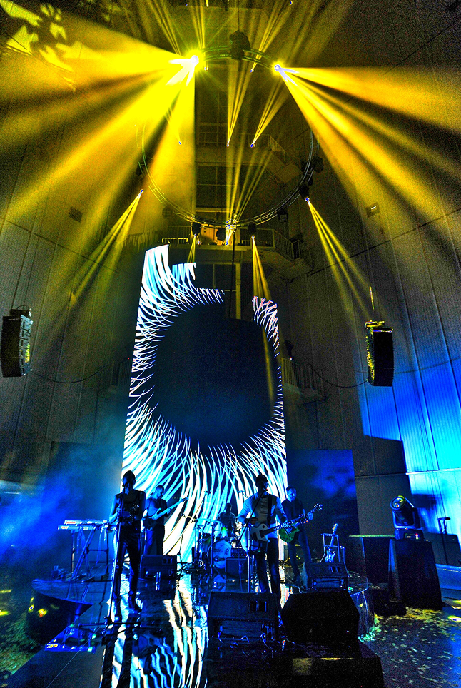 The Customs na scenie